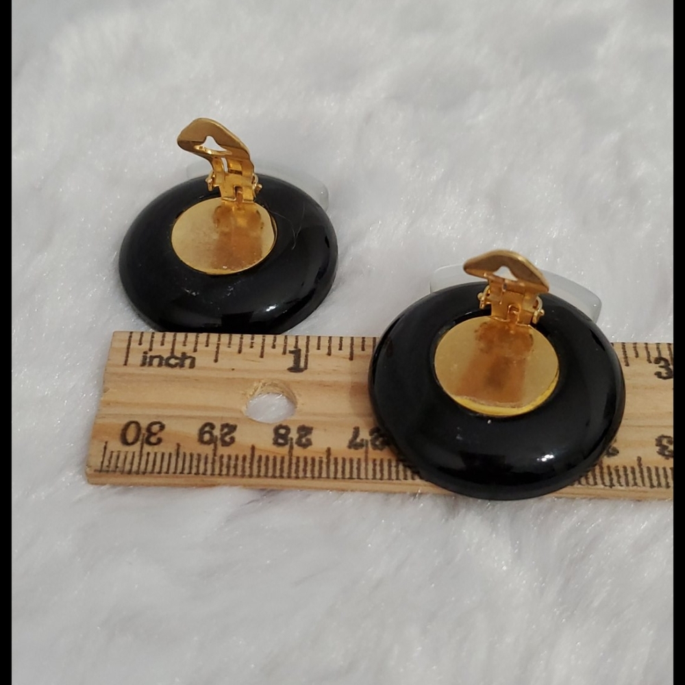 Black & pearlized white retro 80s vibe clip ons - Picture 3 of 14